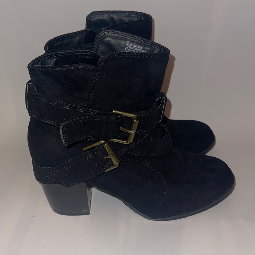 AMERICAN EAGLE black suede heeled boot bootie. SIZE 9